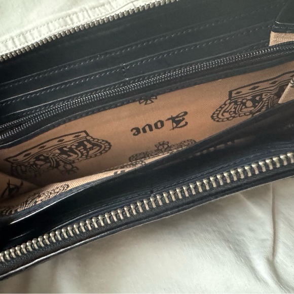 Juicy Couture Continental Wallet - Picture 3 of 5